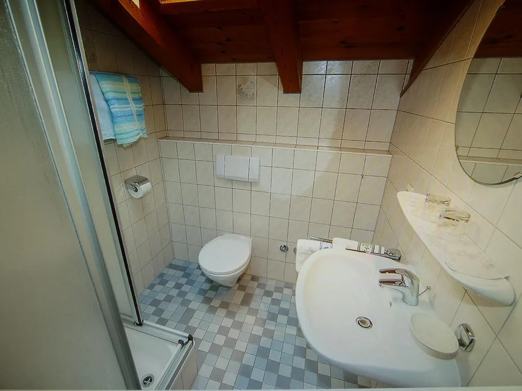 بيت ضيافة Gaestehaus Kurparkfrieden ميتنوالد