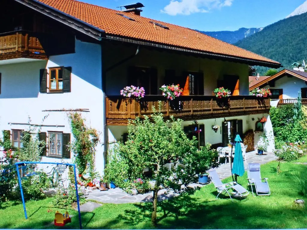 بيت ضيافة Gaestehaus Kurparkfrieden ميتنوالد